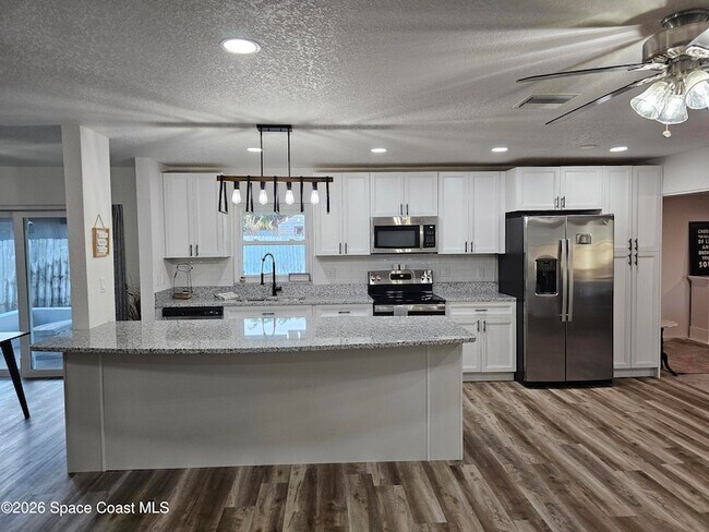 Building Photo - 872 Sadnet Cir NE