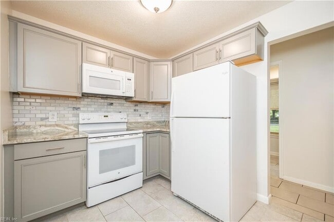 Building Photo - 1545 Lakeport Ct