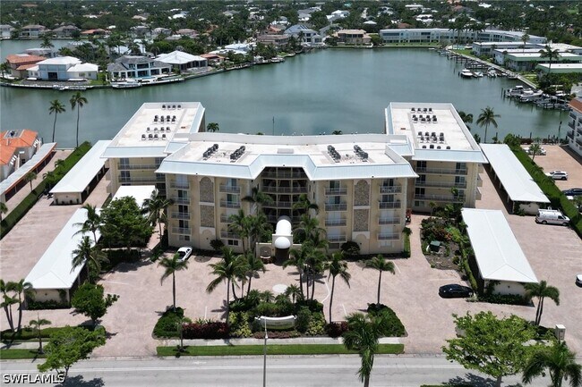 Building Photo - 3000 Gulf Shore Blvd N