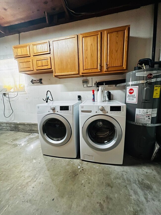 Building Photo - 1643 Stewart St