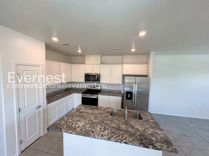 Building Photo - 639 Sedum Ave.