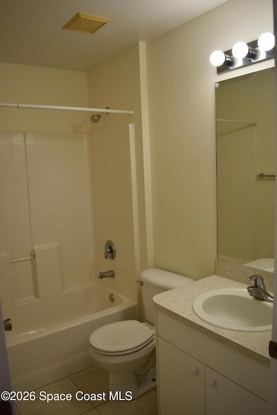 Building Photo - 247 High Rd NW