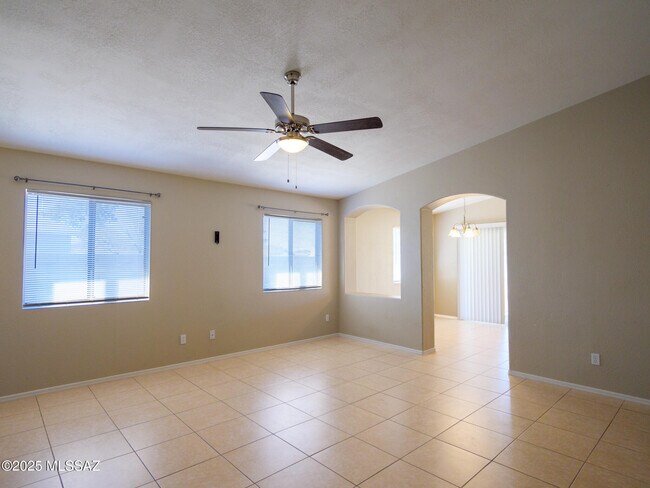 Building Photo - 1672 W Wood Crest Ct