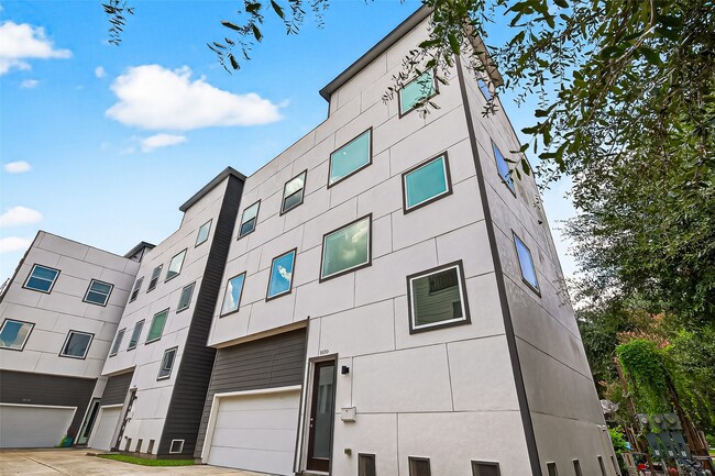 Building Photo - 1630 W 24th St