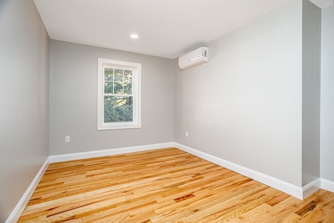 Building Photo - 33 Milton St