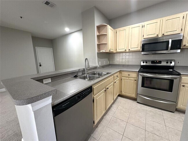 Building Photo - 1150 Lake Shadow Cir