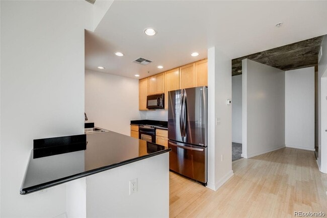 Building Photo - 275 S Harrison St