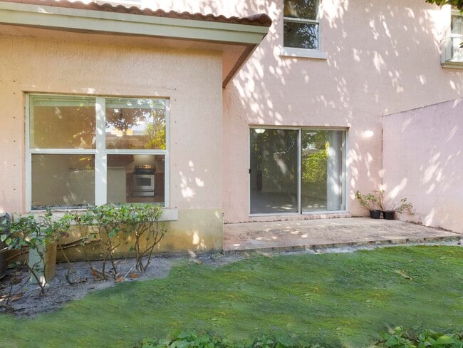 Building Photo - 316 Talia Cir
