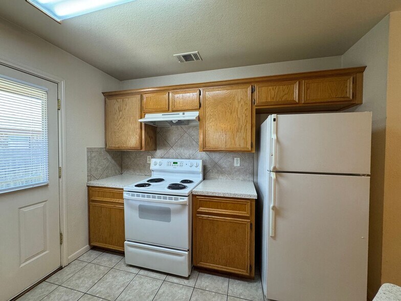 Building Photo - 1508 Nicholas Cir