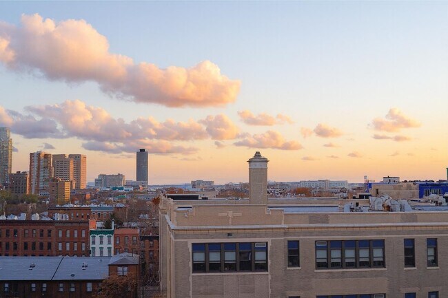 Building Photo - 205 10th St