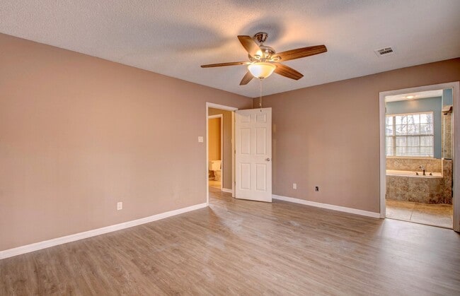Building Photo - Highly Desirable 3-Bedroom Home with Modern Comforts.