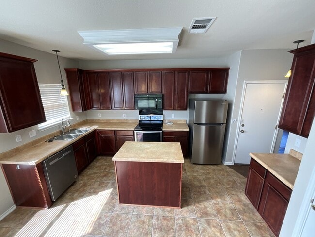 Building Photo - "Charming 3-Bed Oasis with Granite Touches & Cozy Fireplace in Cibolo!"