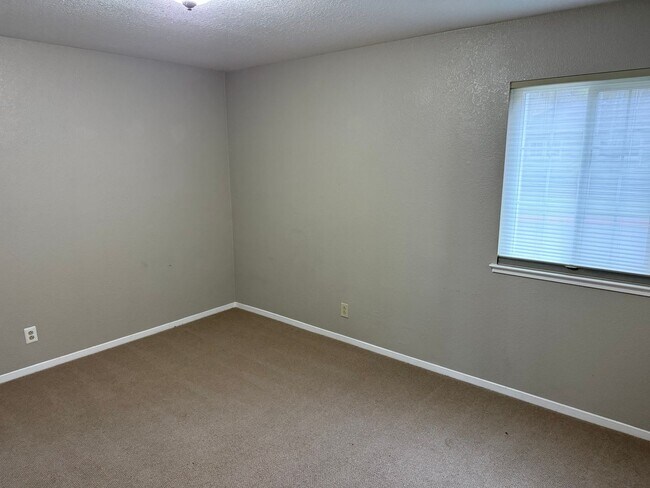 Building Photo - 510 Canyon Oaks Dr