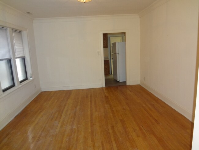 Building Photo - 8009 S Phillips Ave