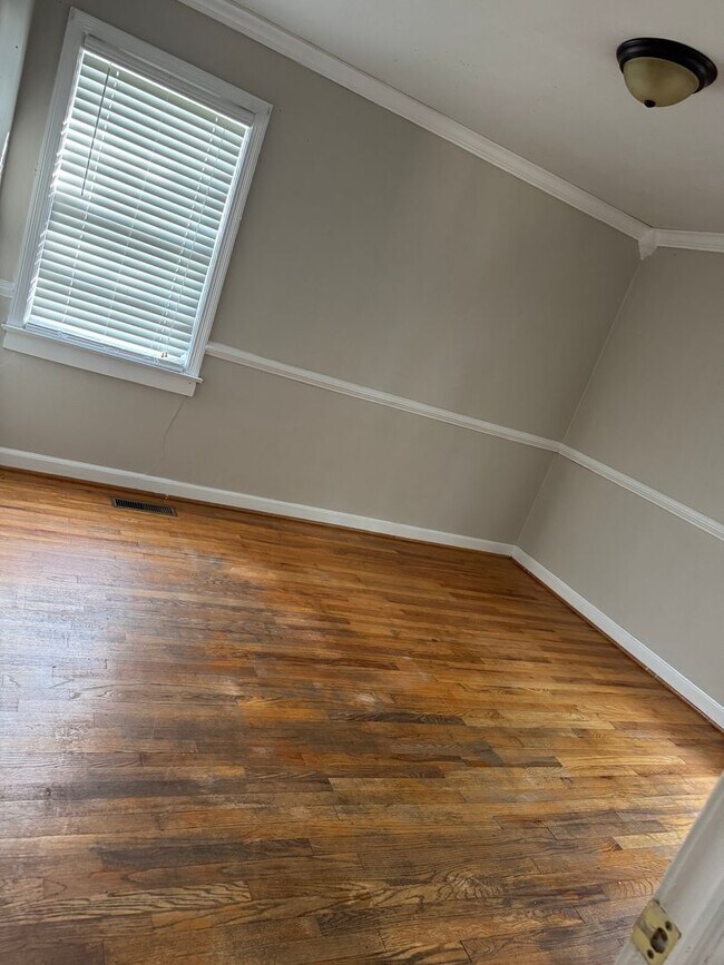 Building Photo - 320 W 41st St