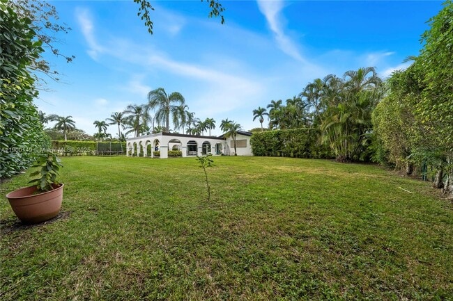 Building Photo - 5820 Palm Tree Rd