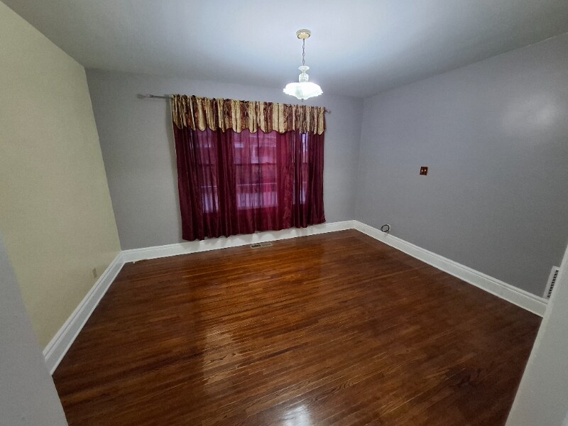 Building Photo - 31 Auchinvole Ave