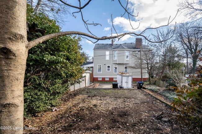 Building Photo - 1704 Rosewood Ave