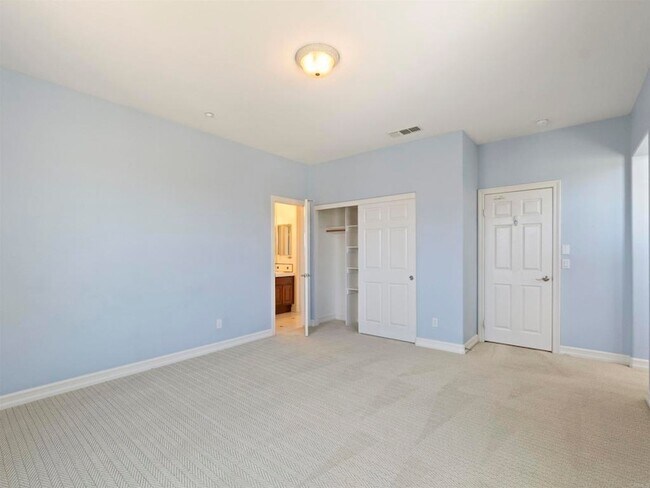 Building Photo - 5250 Coleridge Ct
