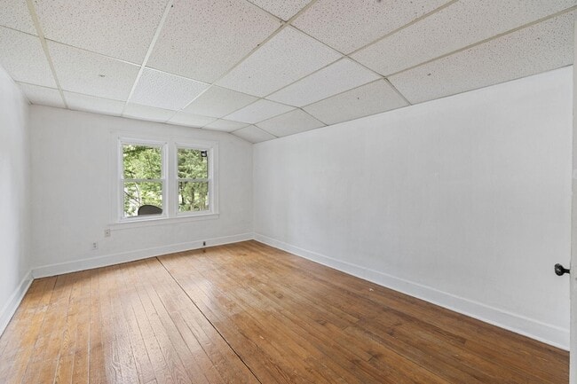 Building Photo - 123 S 11th St