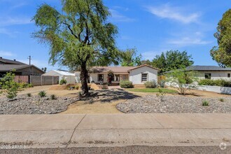 Building Photo - 2208 E Earll Dr
