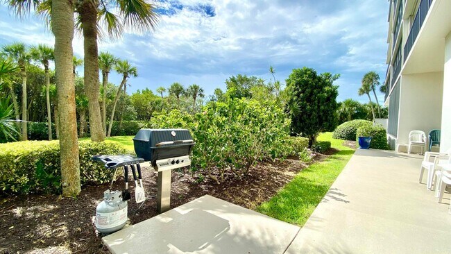 Building Photo - 5059 N Hwy A1A