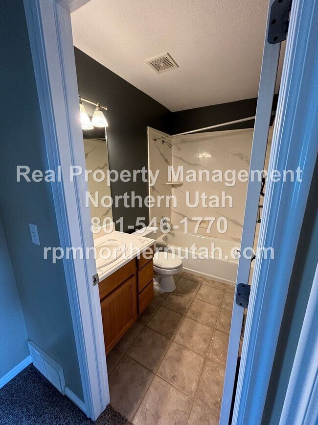 Building Photo - Stunning 4 Bedroom House in Layton Coming ...