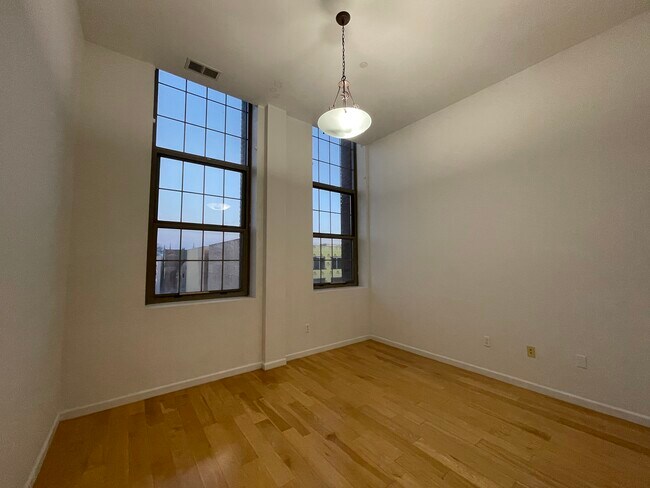 Building Photo - 114 Fair St