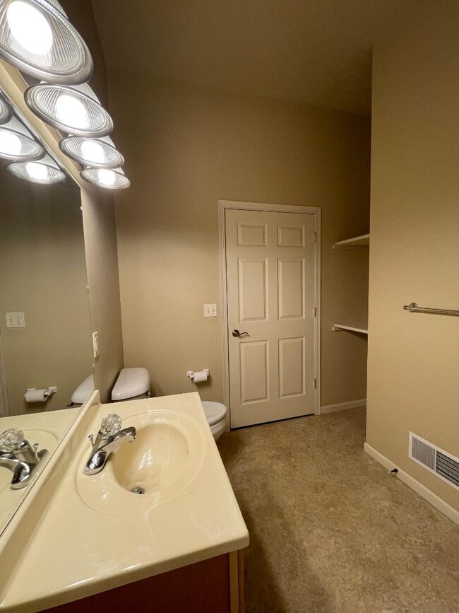 Building Photo - 323 W Main St