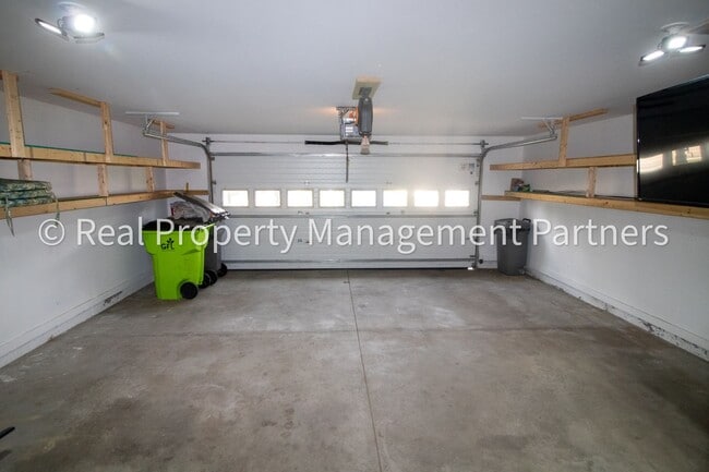 Building Photo - Spacious 3BR Townhome in Lowell | Nature Views & Maintenance-Free Living