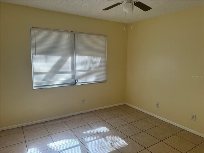 Building Photo - 215 Amherst Ave