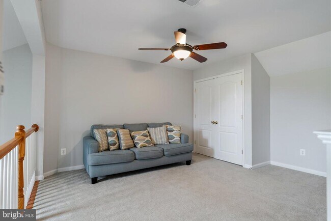 Building Photo - 13960 Greendale Dr