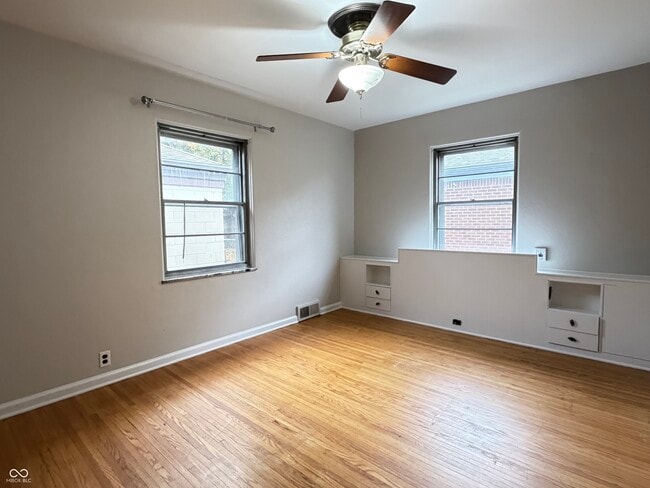 Building Photo - 5430 E 11th St