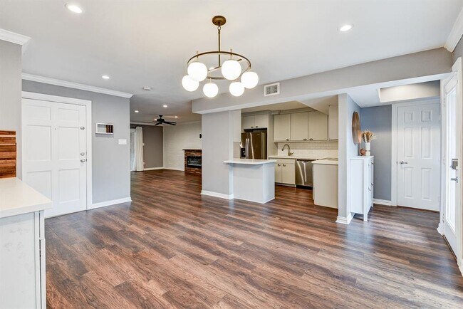 Building Photo - 6306 Riverview Way