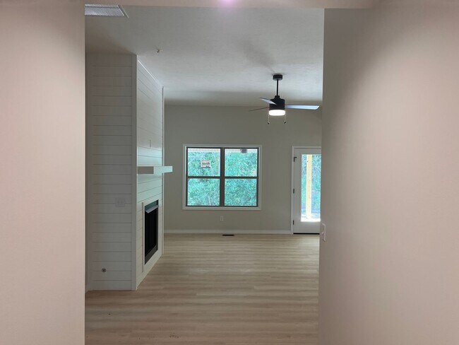 Building Photo - Beautiful, brand-new, 3-bedroom, 2-bath home in Nixa with a 3-car garage.