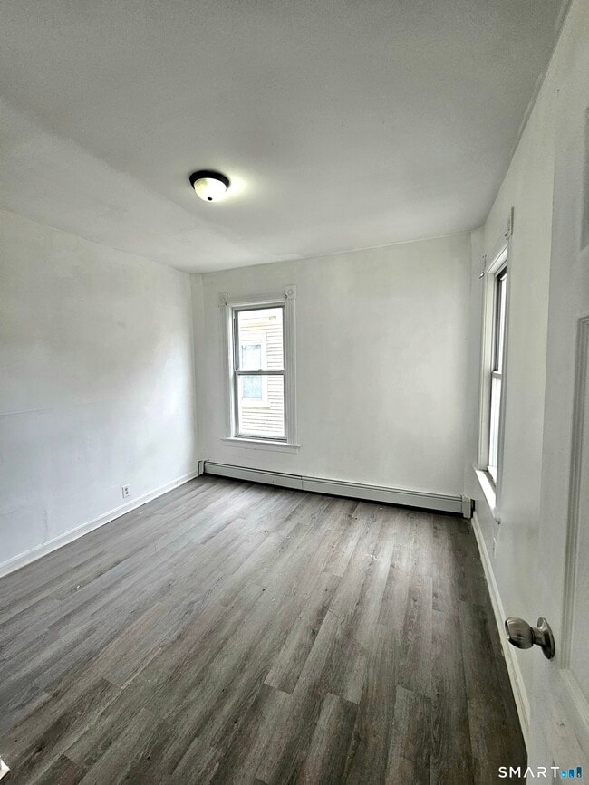 Building Photo - 141 Crown St