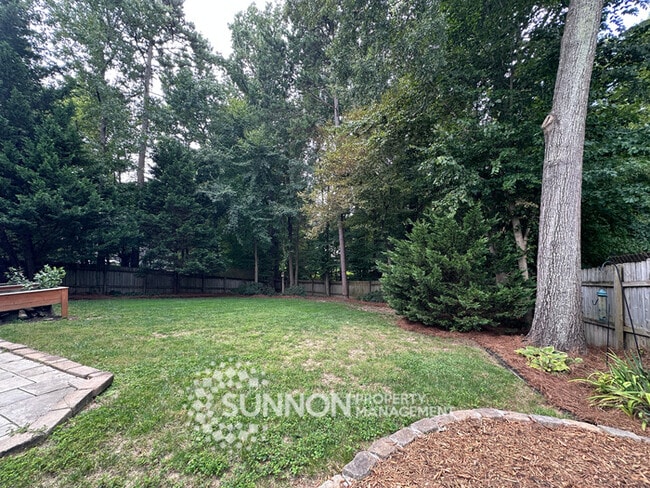 Building Photo - Spacious 3 bed, 2.5 bath with large bonus