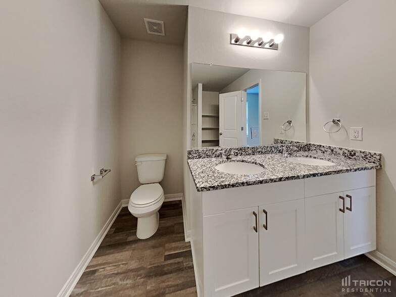 Building Photo - 10122 Cerritos dr