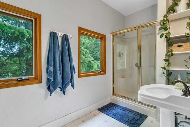 Building Photo - PRIVATE HOMESTEAD WITH ACREAGE & SHOP