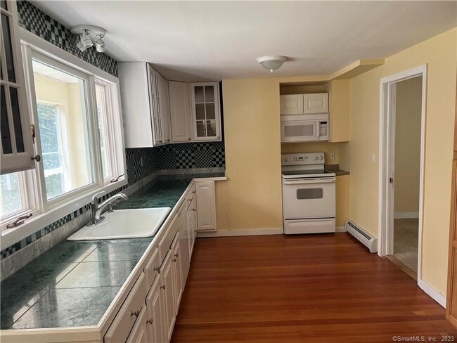 Building Photo - 15 Pleasant View St