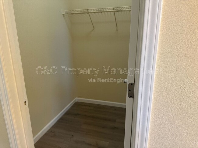 Building Photo - 28 Foxglove Ct