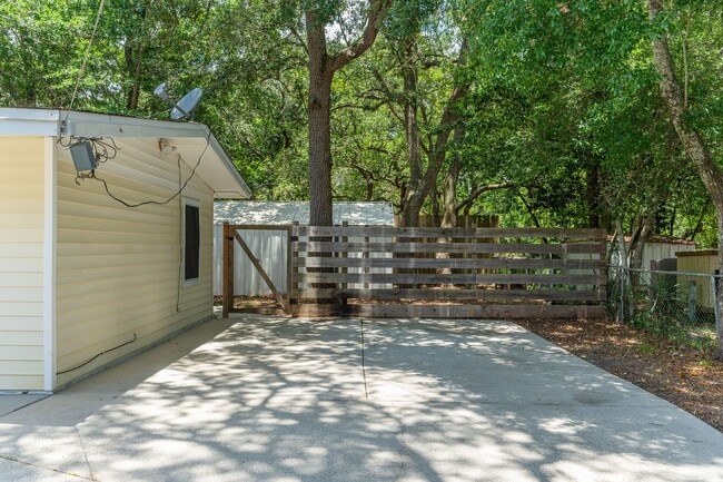 Building Photo - Updated home in Fort Walton Beach!