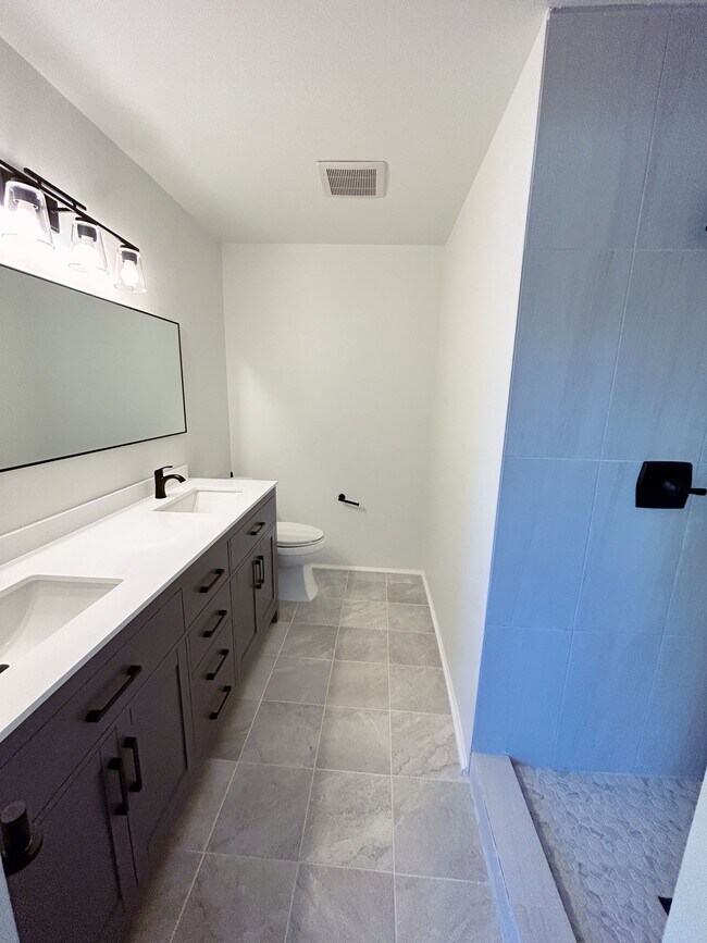 Master Bath/Bth1 - 1802 20th St