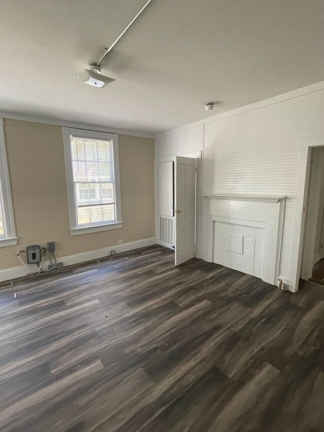 Building Photo - Charming Subdivided Victorian Home