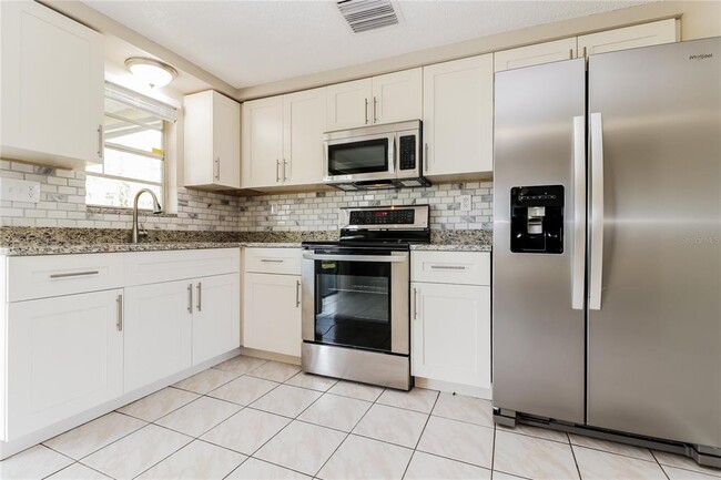 Building Photo - 2115 Harrison Dr
