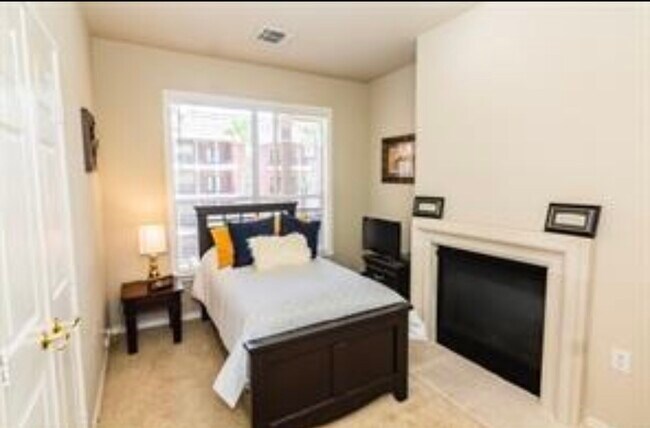 Building Photo - 2400 McCue Rd