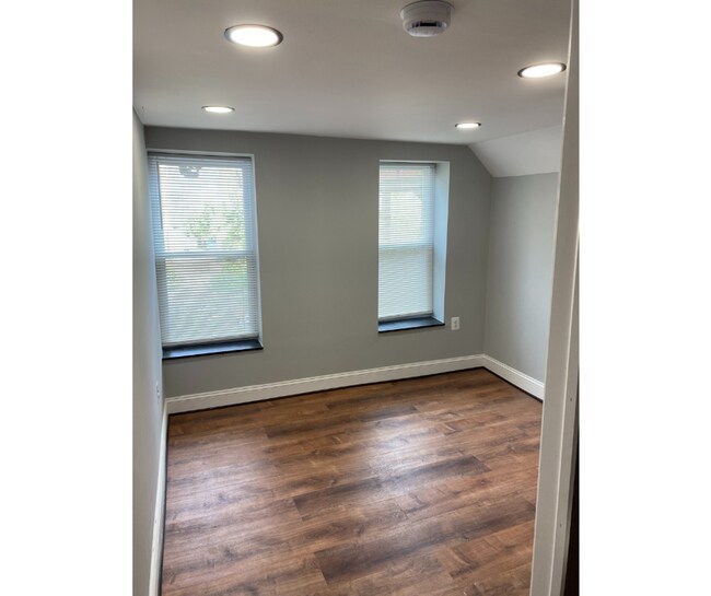 Building Photo - 1211 Poplar Grove St