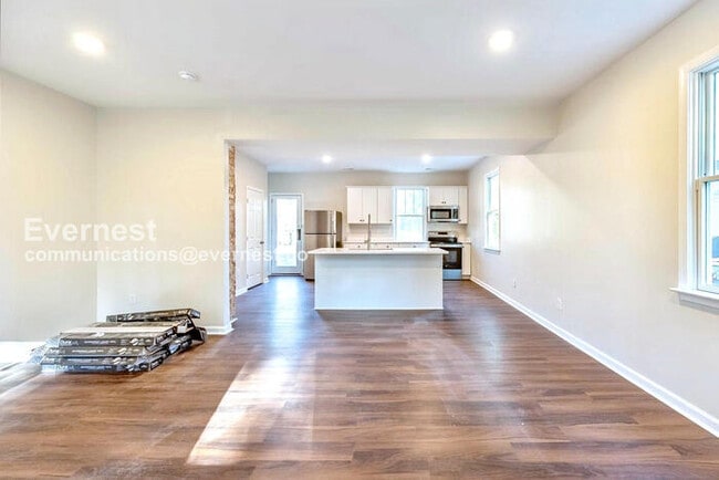 Building Photo - 115 Pine St