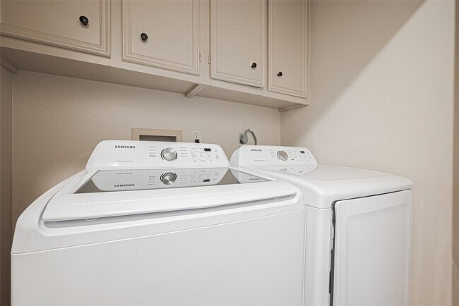 Building Photo - 1940 E Allegro St