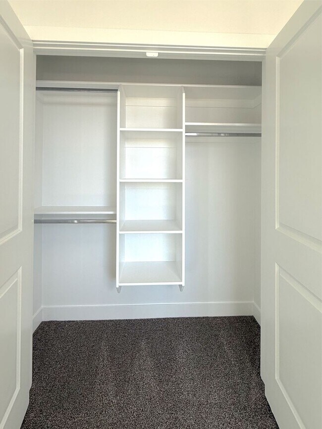 Building Photo - Brand New 3 bed, 2.5 Bath 1 car garage Townhome